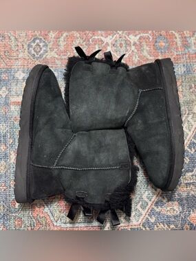 UGG Bailey Bow II Boots – Black | Women’s Size 8 | Cozy Feminine Winter Style